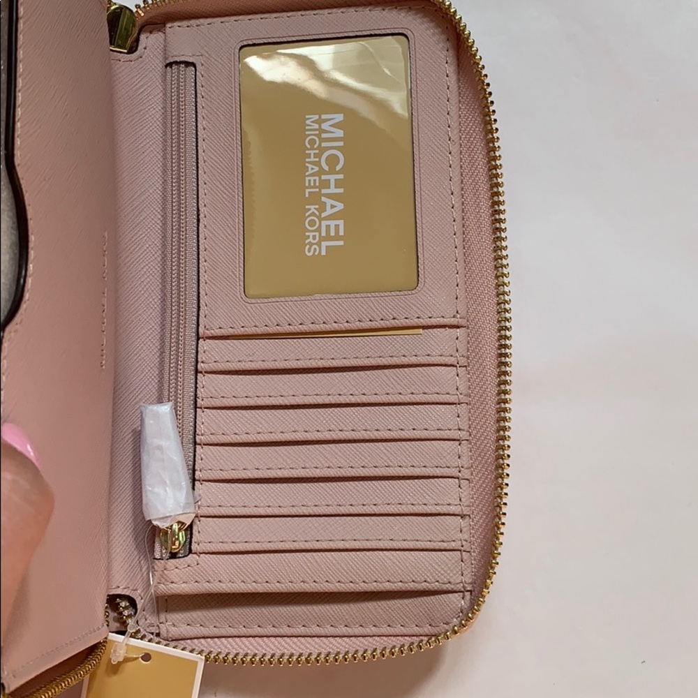 SOLD Michael Kors Large Jet Set Phone Wallet - Picture 3 of 7